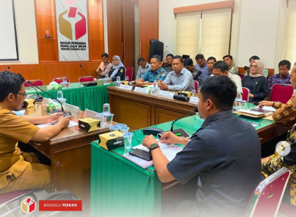 Bawaslu Kota Solok menghadiri Rapat Koordinasi Pelaksanaan Pengawasan Pemutakhiran Data Pemilih Berkelanjutan (PDPB) Semester II Tahun 2025 yang digelar oleh Bawaslu Provinsi Sumatera Barat pada Selasa, 25 November 2025, di Padang. 