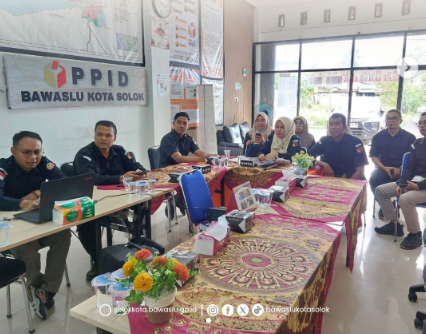 Dalam rangka meningkatkan tertib administrasi dan akuntabilitas pengelolaan keuangan, Bawaslu Kota Solok melaksanakan Rapat Dalam Kantor (RDK) terkait Pengelolaan Administrasi Keuangan Bawaslu Kota Solok, Selasa (16/12/2025), bertempat di Kantor Bawaslu Kota Solok.