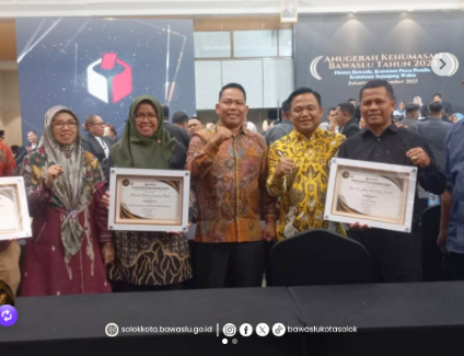 Anggota Bawaslu Kota Solok, Ilham Eka Putra, menghadiri malam puncak "Anugerah Kehumasan Bawaslu RI Tahun 2025" yang digelar di Jakarta pada Sabtu malam (20/12/2025).