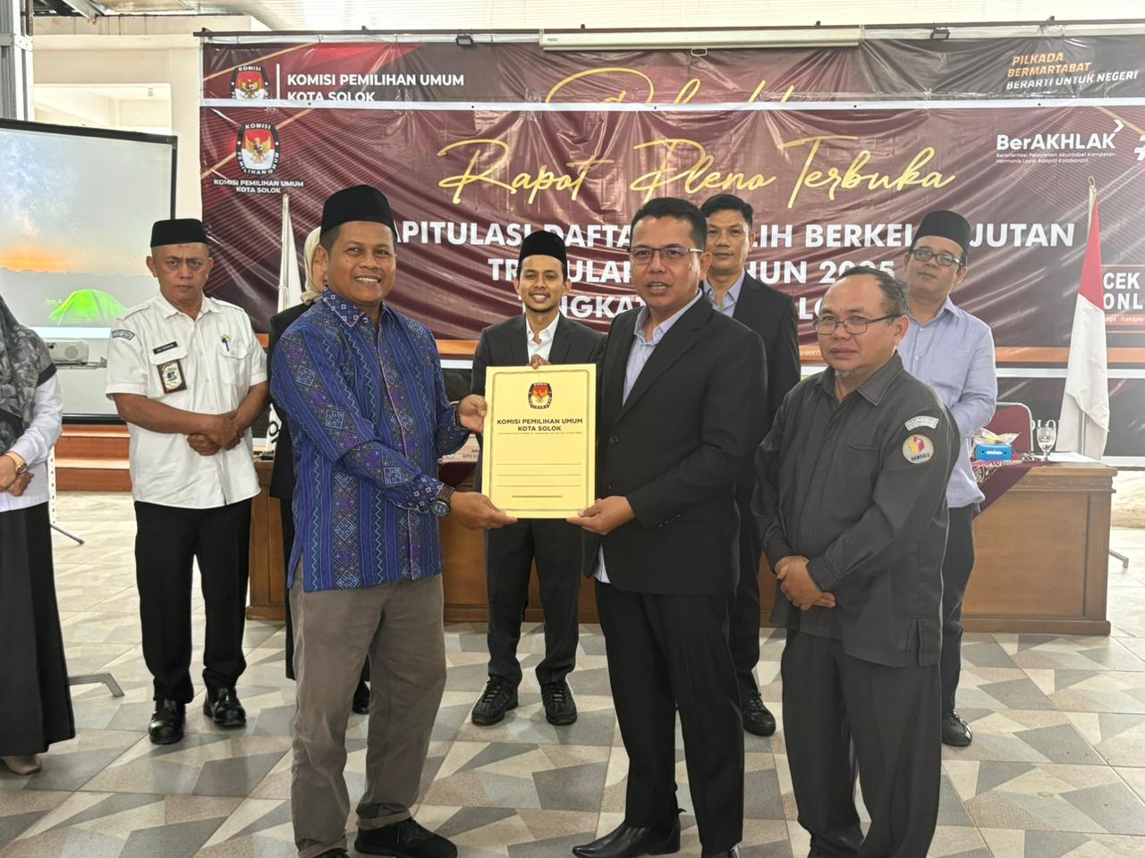 Bawaslu Kota Solok Menghadiri Rapat Pleno Terbuka Rekapitulasi Daftar Pemilih Berkelanjutan (DPB) Triwulan IV Tahun 2025
