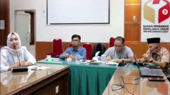 Badan Pengawas Pemilihan Umum (Bawaslu) Kota Solok menghadiri Rapat Prosedur Rekrutmen Tenaga Alih Daya/Tenaga Pendukung Bawaslu Kabupaten/Kota se-Sumatera Barat yang digelar oleh Bawaslu Provinsi Sumatera Barat, Jumat (09/01). 