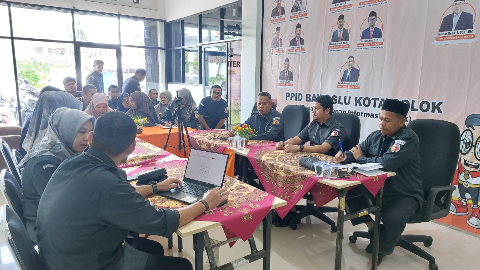 Bawaslu Sumbar laksanakan Monitoring Evaluasi Pengawasan Pemutakhiran Data Pemilih (PPDP) di Kantor Bawaslu Kota Solok, Senin (6/4/2026)