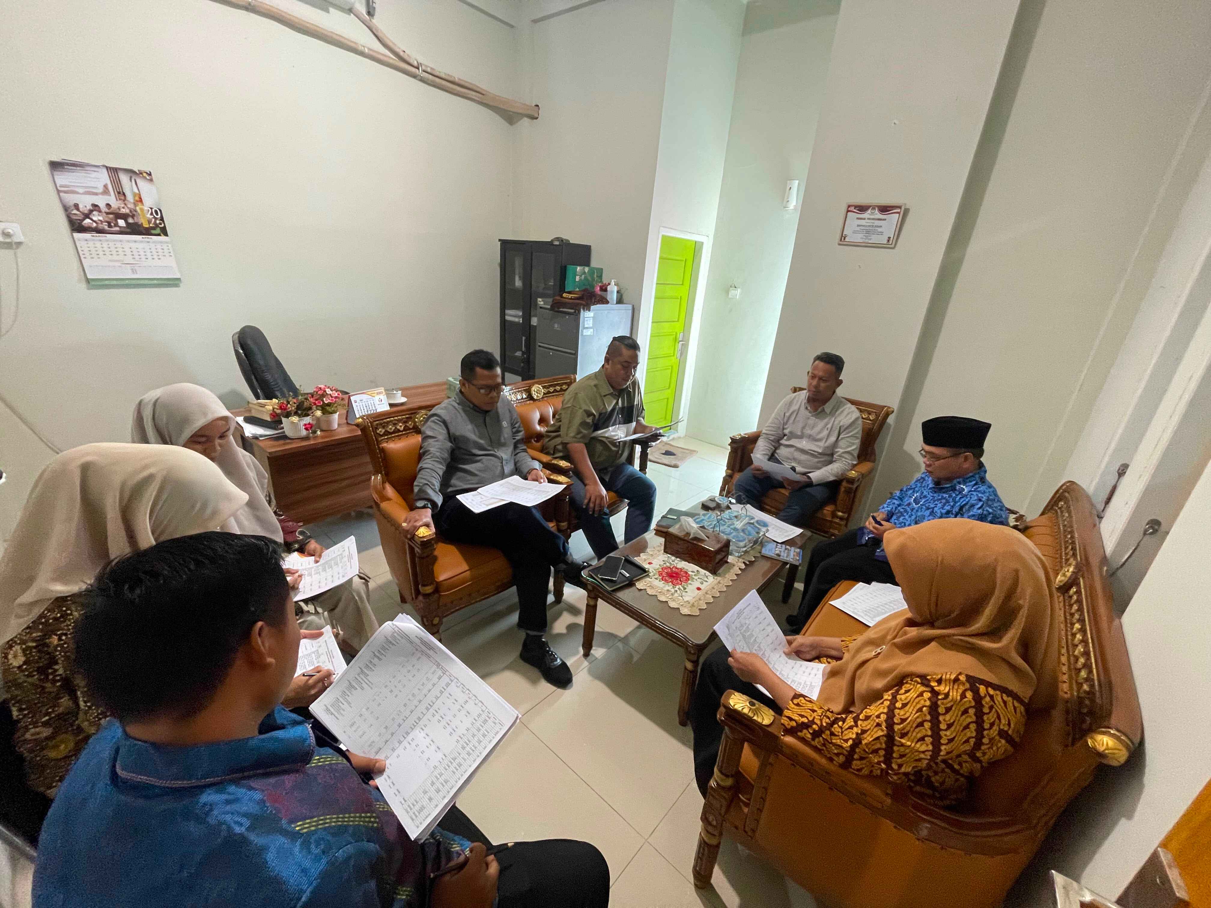 Bawaslu Kota Solok menggelar Rapat Dalam Kantor (RDK) terkait Pertanggungjawaban Pelaksanaan Anggaran Keuangan Bulan Mei Tahun 2026 pada Kamis (11/6/2026)