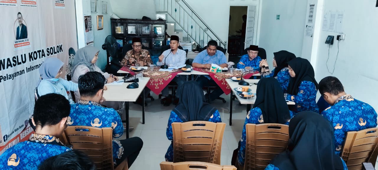 Bawaslu Kota Solok adakan Rapat Pengawasan Pemutakhiran Data Pemilih Berkelanjutan (PDPB) Triwulan II Tahun 2026 di Kantor Bawaslu Kota Solok, Kamis (25/6/2026)