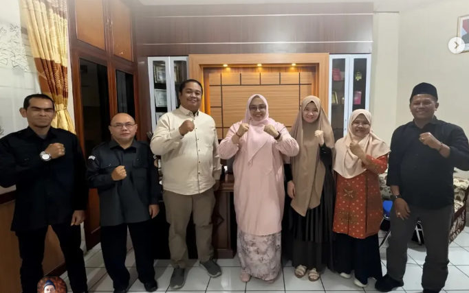 Bawaslu Kota Solok secara resmi menyampaikan undangan serta mensosialisasikan ajang bergengsi Kompetisi Debat Penegakan Hukum Pemilu VI Antar Perguruan Tinggi Se-Indonesia Tahun 2026 kepada civitas academica Universitas Mahaputra Muhammad Yamin (UMMY) Solok, Selasa (30/6/2026).