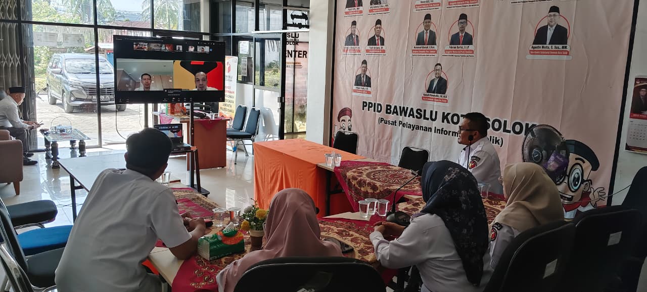 Bawaslu Kota Solok menghadiri rapat sosialisasi Monitoring dan Evaluasi (Monev) Keterbukaan Informasi Publik Bawaslu Kabupaten/Kota Tahun 2026 pada Rabu (8/7/2026)