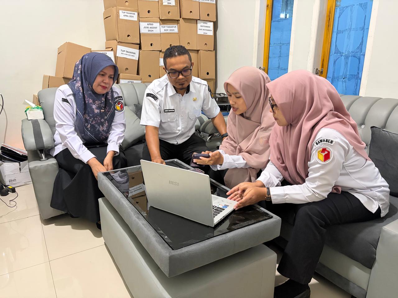 PPID Bawaslu Kota Solok laksanakan persiapan dalam menghadapi tahapan Masa Sanggah Monitoring dan Evaluasi (Monev) Keterbukaan Informasi Badan Publik Tahun 2026, 5 Agustus 2026