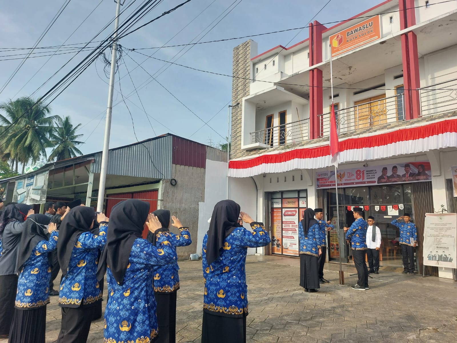 Jajaran Bawaslu Kota Solok Laksanakan Upacara Bendera dalam memperingati HUT ke 81 Kemerdekaan Republik Indonesia, 17 Agustus 2026