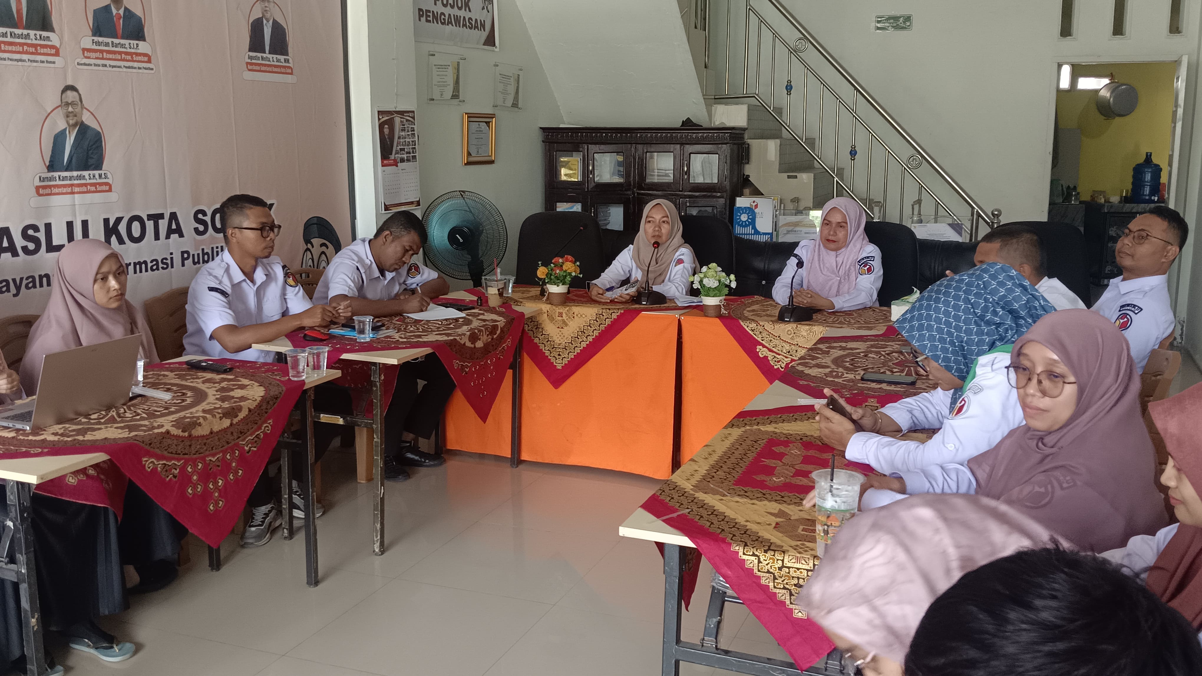Nurmishbah Koordinator Sekretariat Bawaslu Kota Solok matangkan Bawaslu Membelajaran bersama jajaran Sekretariat, (12/08/2026)