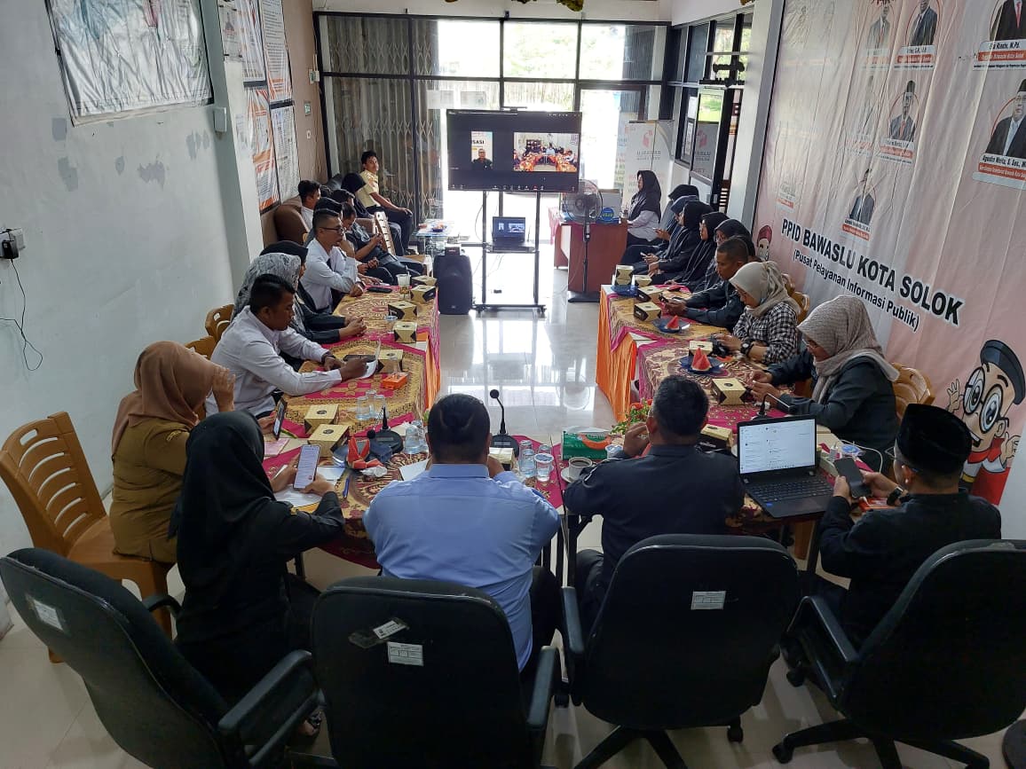 Bawaslu Kota Solok bersama Stakeholder laksanakan RDK dengan mengusung tema “Memperkuat Sinergi dan Profesionalitas melalui Implementasi Reformasi Birokrasi Badan Pengawas Pemilihan Umum Kota Solok, di Kantor Bawaslu Kota Solok, Senin (10/8/2026).