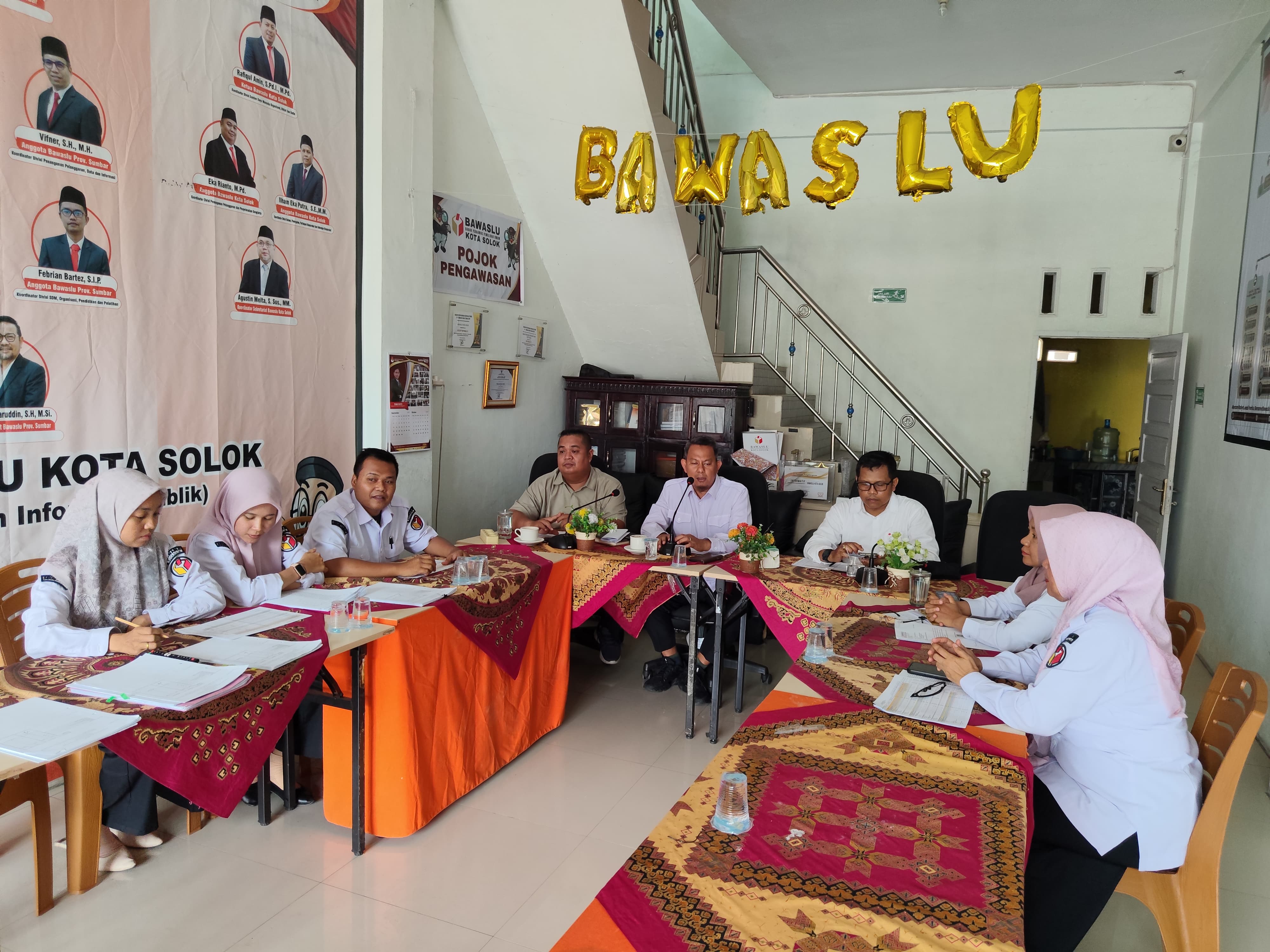 Bawaslu Kota Solok laksanakn rapat evaluasi pertanggungjawaban pelaksanaan anggaran yang digelar di Kantor Bawaslu Kota Solok, Rabu (21/10/2026).