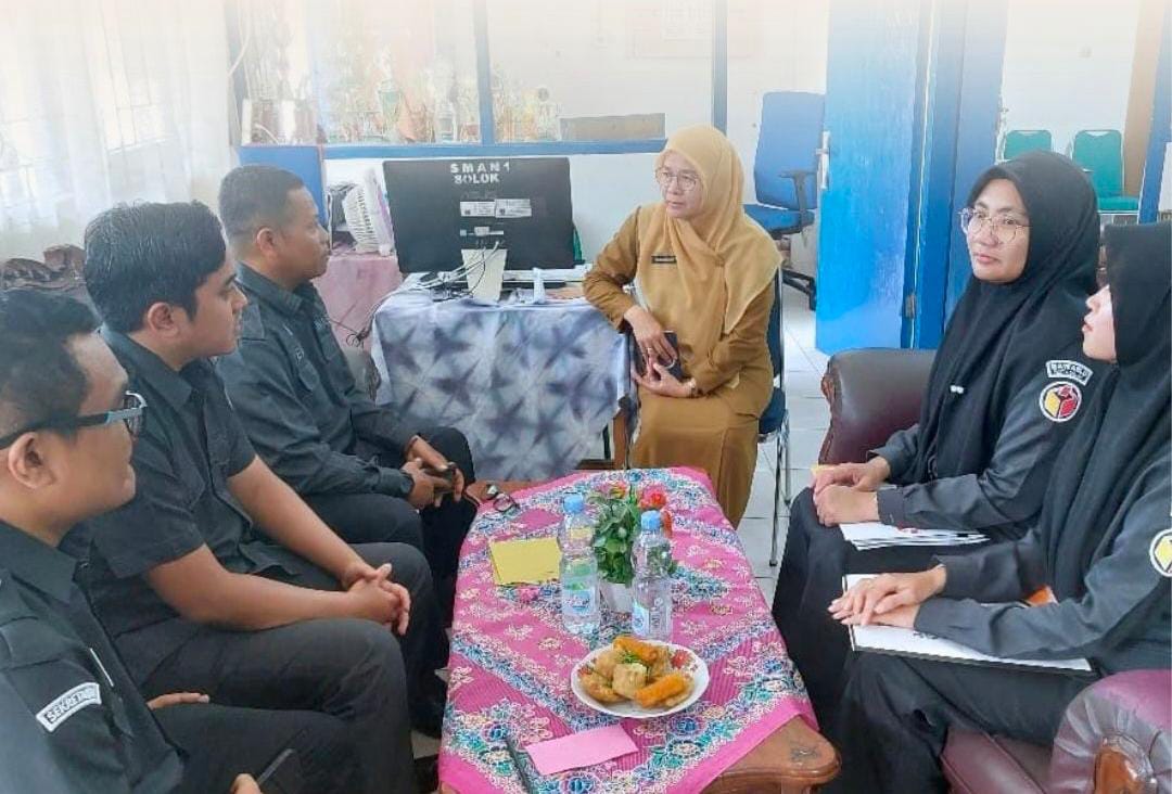 Bawaslu Kota Solok laksanakan koordinasi dengan pihak SMA Negeri 1 Kota Solok dalam persiapan Kerja Sama dalam peningkatan pengawasan partisipatif di lingkungan satuan pendidikan di Kota Solok (5/10/2026)