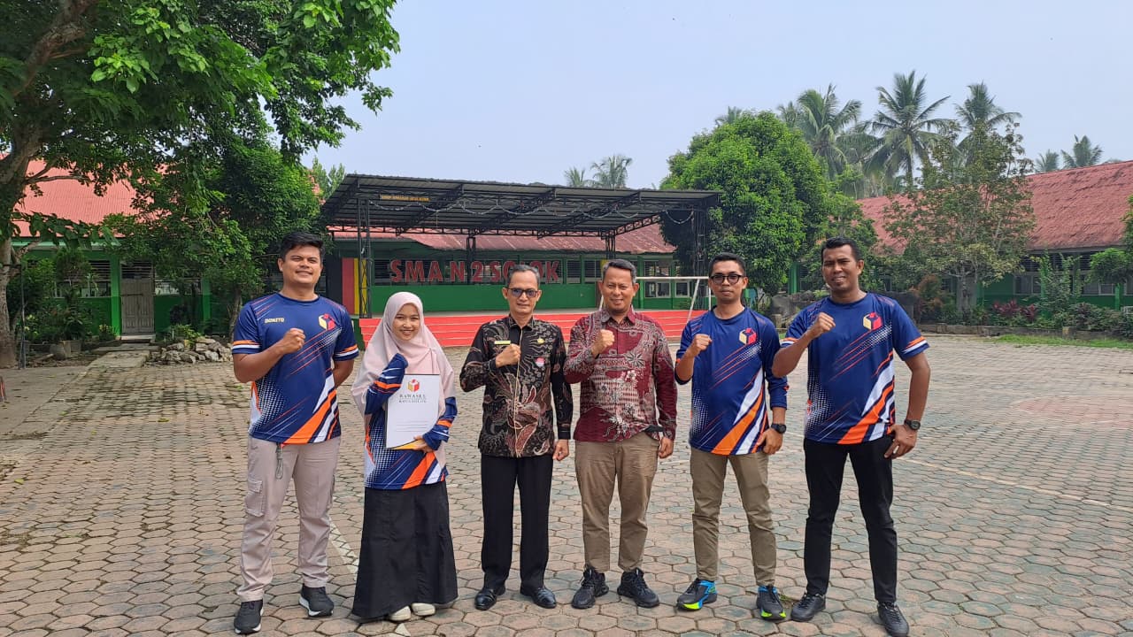 Bawaslu Kota Solok melaksanakan kunjungan dan audiensi ke SMA Negeri 2 Kota Solok dan SMK Muhammadiyah dalam rangka memperkuat pendidikan demokrasi dan pengawasan partisipatif di kalangan generasi muda pada satuan pendidikan, Kamis (8/10/26)