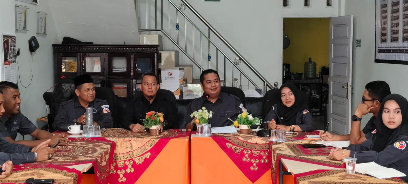 Bawaslu Kota Solok menggelar rapat persiapan program dan kegiatan pada Senin (12/10/2026). 