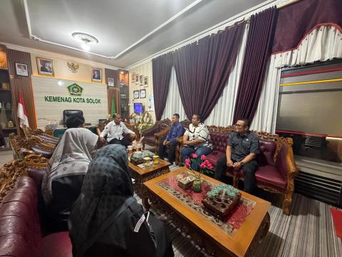 Bawaslu Kota Solok laksanakan koordinasi terkait tahapan Pemutakhiran Data Pemilih Berkelanjutan (PDPB) Tahun 2026, terutama data pemilih pemula di madrasah dan pondok pesantren di bawah naungan Kementerian Agama (Kemenag) Kota Solok.