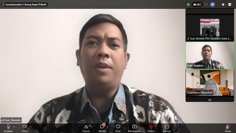 Bawaslu Kota Solok mengikuti rapat daring Evaluasi Kinerja dan Monitoring Evaluasi (Monev) Pelaksanaan Program dan Kegiatan Bawaslu Triwulan III Tahun 2026, Jumat (9/10/2026)
