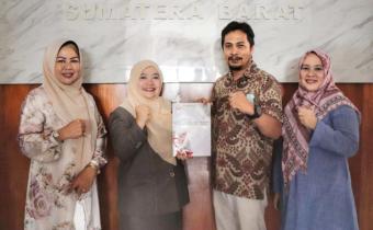 Penuhi Kewajiban Badan Publik, Bawaslu Kota Solok Serahkan Laporan Layanan Informasi Publik Ke Komisi Informasi 