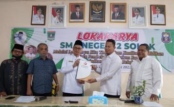 Tingkatkan Netralitas ASN dalam Pemilu 2024 Mendatang, Bawaslu Kota Solok Tandatangani MoU dan PKS bersama SMA N 2 Solok
