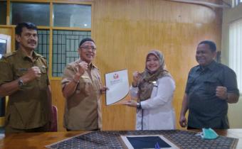 Tingkatkan Netralitas ASN dan Kearsipan Pemilu, Bawaslu Kota Solok Adakan MoU Bersama Dinas Perpustakaan dan Kearsipan Kota Solok