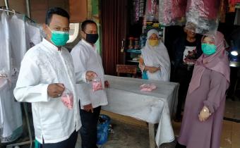 Berbagi Takjil di Bulan Suci