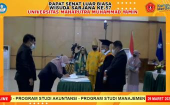 Dihadapan Wisudawan UMMY, Bawaslu Kota Solok Tandatangani MoU dan PKS Pengawasan Partisipatif