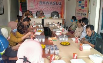 Cegah Sengketa Proses Pencalonan, Bawaslu Kota Solok berikan Sosialiasi Kepada Parpol dan Bakal Pasangan Calon