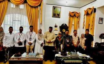 Bawaslu Kota Solok lakukan pengawasan coklit di Rumah Dinas Walikota Solok, Jumat (05/07).