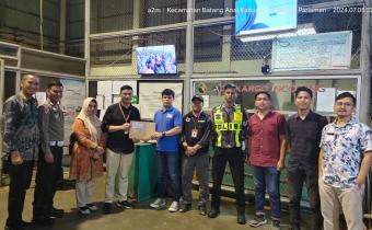 Bawaslu Kota Solok kawal Surat Suara DPD untuk Pemungutan Suara Ulang (PSU) yang tiba di Bandara Internasional Minangkabau Jum'at malam, (05/07).