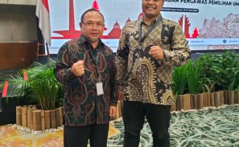 Koordinator Sekretariat Bawaslu Kota Solok dan staf menghadiri kegiatan Rapat Koordinasi (Rakor) Evaluasi Pengelolaan Kinerja ASN Bawaslu yang diadakan di Grand Sahid, Senin (15/7).