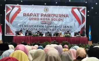 Sebanyak 20 orang Anggota DPRD Kota Solok periode 2024-2029 resmi dilantik dan diambil sumpahnya, Rabu (7/8/2024).