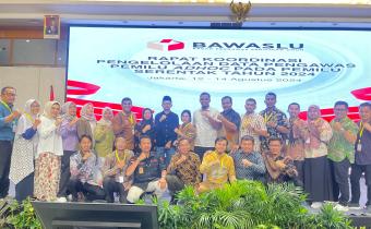 Badan Pengawas Pemilihan Umum (Bawaslu) Kota Solok mengikuti kegiatan Rapat Koordinasi Peneglolaan Data Pengawas Pemilu Ahdoc di Jakarta, 12-14 Agustus 2024.