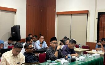 Bawaslu Kota Solok sampaikan hasil pleno rekapitulasi Daftar Pemilih Tetap (DPT) Tingkat Kota dalam rapat konsolidasi Data Hasil Pengawasan Rekapitulasi dan Penetapak DPT di Kantor Bawaslu Provinsi Sumatera Barat, Sabtu (21/09).