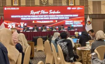 Bawaslu Kota Solok melakukan pengawasan pada Rapat Pleno Terbuka Rekapitulasi Daftar Pemilih Tetap (DPT) Tingkat Provinsi untuk Pemilihan Gubernur dan Wakil Gubernur Tahun 2024, Padang - Minggu, (22/09).