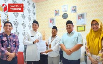 Badan Pengawas Pemilihan Umum (Bawaslu) Kota Solok melakukan kunjungan ke Kantor Kepala Cabang Dinas Pendidikan Wilayah III Solok Raya, Jum'at (30/08).