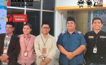 Dua Bakal Pasangan Calon (Bapaslon) Walikota dan Wakil Walikota Solok Tahun 2024 menjalani rangkaian pemeriksaan kesehatan sebagai salah satu syarat pendaftaran pencalonan, pemeriksaan dilakukan di Rumah Sakit M. Djamil, Padang, Sabtu s.d Senin (31/08/2024 s.d 2/09/2024).