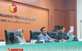 Bawaslu Kota Solok mengikuti Rapat Koordinasi Pengawasan Daftar Pemilih Tambahan (DPTb) dan Daftar Pemilih Khusus (DPK) pada Pemilihan Serentak Tahun 2024 di Provinsi Sumatra Barat, Senin, (21/10).