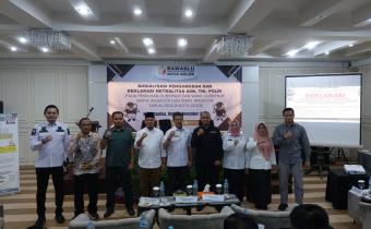 Bawaslu Kota Solok menggelar Deklarasi Netralitas ASN, TNI, dan Polri di Hotel Taufina pada Rabu (13/11).