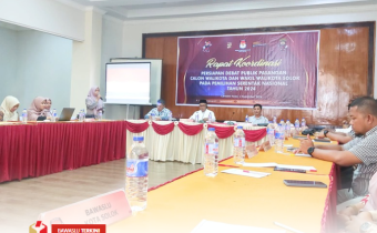 Badan Pengawas Pemilihan Umum (Bawaslu) Kota Solok menghadiri rapat koordinasi yang digelar oleh Komisi Pemilihan Umum (KPU) Kota Solok di Caredek Hotel, Jum'at (1/11).
