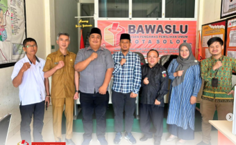 Bawaslu Kota Solok mendapat kunjungan dari tim Komisi Informasi Provinsi Sumatera Barat pada Senin, (4/11).