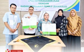 Badan Pengawas Pemilihan Umum (Bawaslu) Kota Solok melakukan penandatanganan kerjasama dengan BPJS Ketenagakerjaan, Jum'at (08/11).