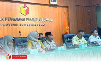 Bawaslu Kota Solok mengikuti Rapat Persiapan Pengawasan Rekapitulasi Penghitungan Perolehan Suara Calon Gubernur dan Wakil Gubernur serta Walikota dan Wakil Walikota yang dilaksanakan di Aula Kantor Bawaslu Provinsi Sumatera Barat pada hari Jumat, (06/11/24).