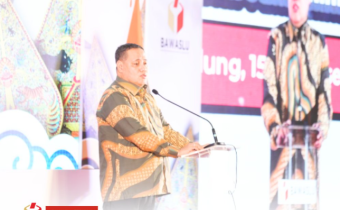 Anggota Bawaslu RI, Herwyn berikan pengarahan dalam Rakornas dan Expo Pusat Penelitian, Pengembangan, Pendidikan dan Pelatihan Pemilu dan Pemilihan Tahun 2024 di Bandung. Minggu (15/12/2024).