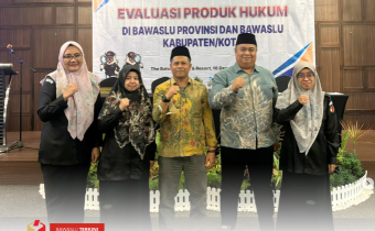 Bawaslu Kota Solok mengikuti Rapat Evaluasi Produk Hukum di Hotel Balcon pada Senin (16/12).