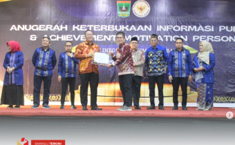 Bawaslu Kota Solok turut menghadiri acara Anugerah Keterbukaan Informasi Publik yang diselenggarakan oleh Komisi Informasi Provinsi Sumatera Barat di Balai Sidang Bung Hatta, Bukittinggi (18/12).