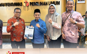 Badan Pengawas Pemilihan Umum (Bawaslu) Kota Solok bersama Bawaslu 18 Kabupaten/Kota se-Sumatera Barat menyerahkan laporan akhir pencegahan dan pengawasan ke Bawaslu Republik Indonesia pada Rabu, (15/01).