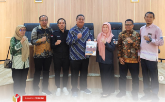 Bawaslu Kota Solok secara resmi menyerahkan Laporan Akhir Divisi Penanganan Pelanggaran kepada Bawaslu RI pada Senin, 10 Februari 2025, di Jakarta. 