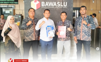 Bawaslu Kota Solok secara resmi menyerahkan Laporan Peningkatan Kapasitas SDM & Pelatihan Saksi pada Pemilu dan Pemilihan 2024 kepada Bawaslu RI pada Sabtu, 15 Februari 2025, di Jakarta.
