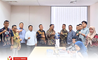 Badan Pengawas Pemilihan Umum (Bawaslu) Kota Solok resmi menyerahkan laporan keuangan tahun 2024 kepada Bawaslu Republik Indonesia (RI) pada Kamis (27/2) di Jakarta. 