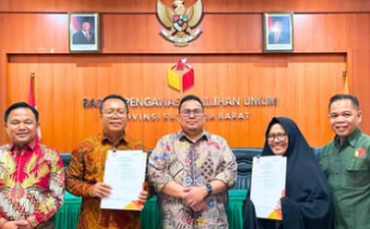 Bawaslu Provinsi Sumatera Barat bersama Forum Jurnalis Perempuan Sumatera Barat resmi menandatangani Nota Kesepahaman (MoU) tentang Pengawasan Partisipatif pada Sabtu, 17 Mei 2025.
