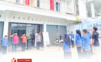 Bawaslu Kota Solok melaksanakan upacara peringatan Hari Kebangkitan Nasional ke-117 di halaman kantor Bawaslu Kota Solok pada Selasa pagi (20/5).